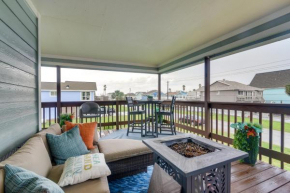 Galveston Getaway with Hot Tub Near Beach!